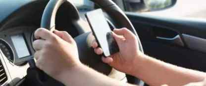 开车玩手机怎么处罚 英国将全面禁止开车用手机，违者罚款200英镑是为了什么，开车玩手机有哪些危害？