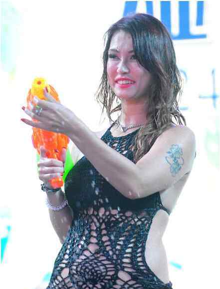 小择玛利亚 曾宅男的硬盘女神小泽玛利亚 如今发福肥肿难分