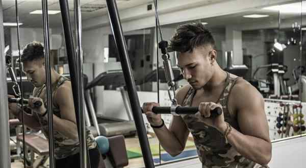 什么健身器材好 适合男人的健身器材 健身时最好选择什么健身器材