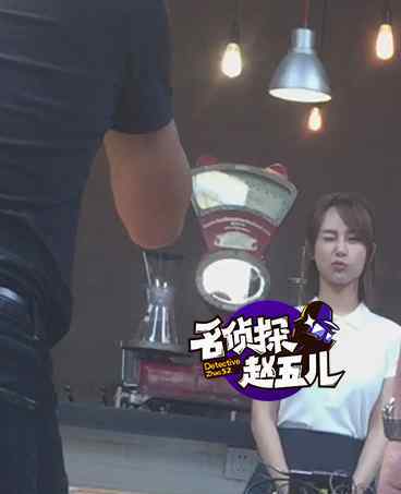 杨紫露 杨紫扮清纯学生妹 嘟嘴眨眼露少女微笑频卖萌