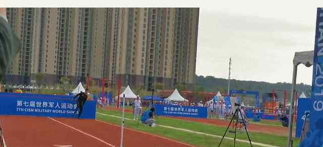 潘玉程 军事五项男子个人全能500米障碍跑 潘玉程破世界纪录