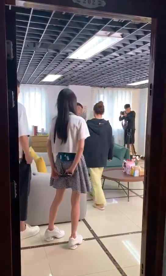郑爽漂亮吗 郑爽不觉得自己好看  没有美颜和滤镜就是一般人