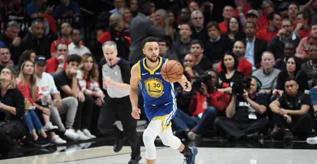库里格林同时三双 库里格林同时三双 他们也成为了NBA历史上第一对季后赛同时砍下三双的队友