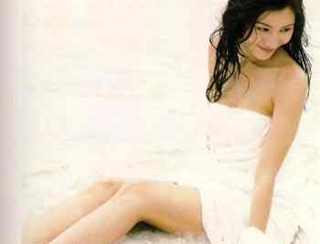 李嘉欣比基尼 李嘉欣比基尼，一双美腿十分修长！