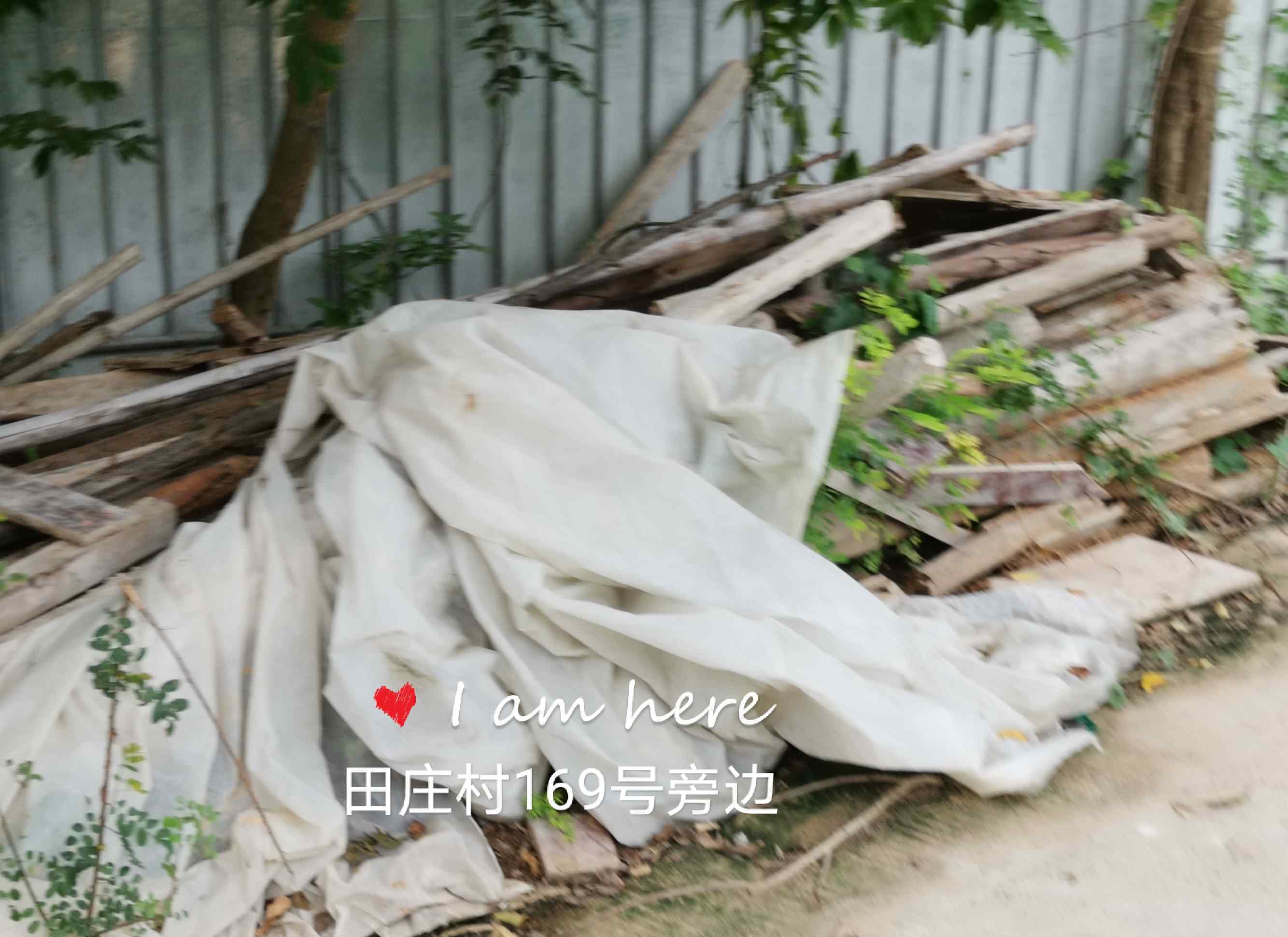 吉承 2020年10月13日，八所镇督查组全体成员钟灵、钟其花、王文萍、吉承富、文学海到下列村暗拍人居环境存在的问题