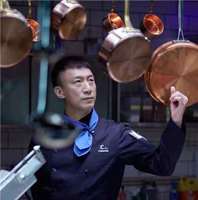 王骏迪图片 孙红雷娇妻资料和照片公开 孙红雷与娇妻牵手照