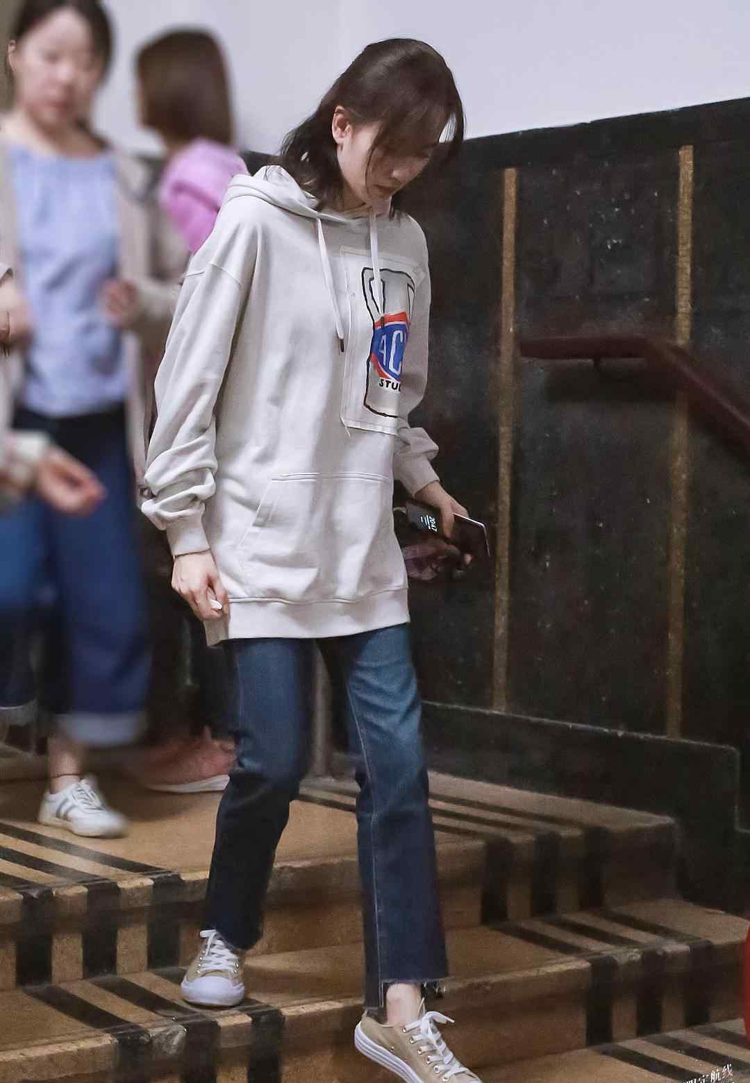 亲爱的他们 刘诗诗牵手朱一龙官宣《亲爱的自己》 看路透我都想给他们搬民政局！