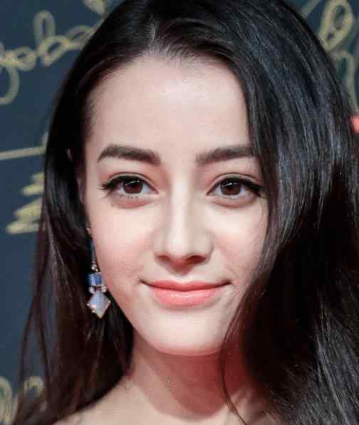 迪丽热巴全名 迪丽热巴终于成立了自己的工作室 看到名字网友：大幂幂没白疼你