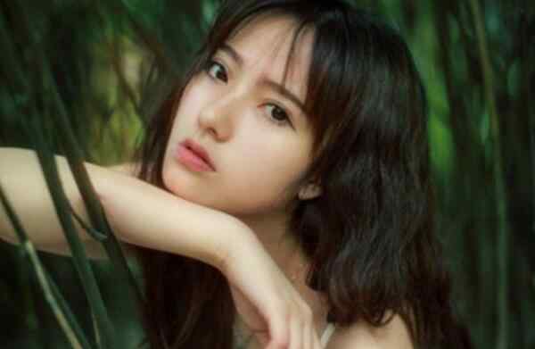 刘海超 轻盈灵动的女生空气刘海发型 五款空气刘海超好看