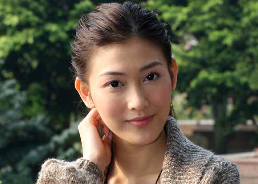 李彩桦图片 李彩桦时尚卷发发型图片 熟女气质尽显精致