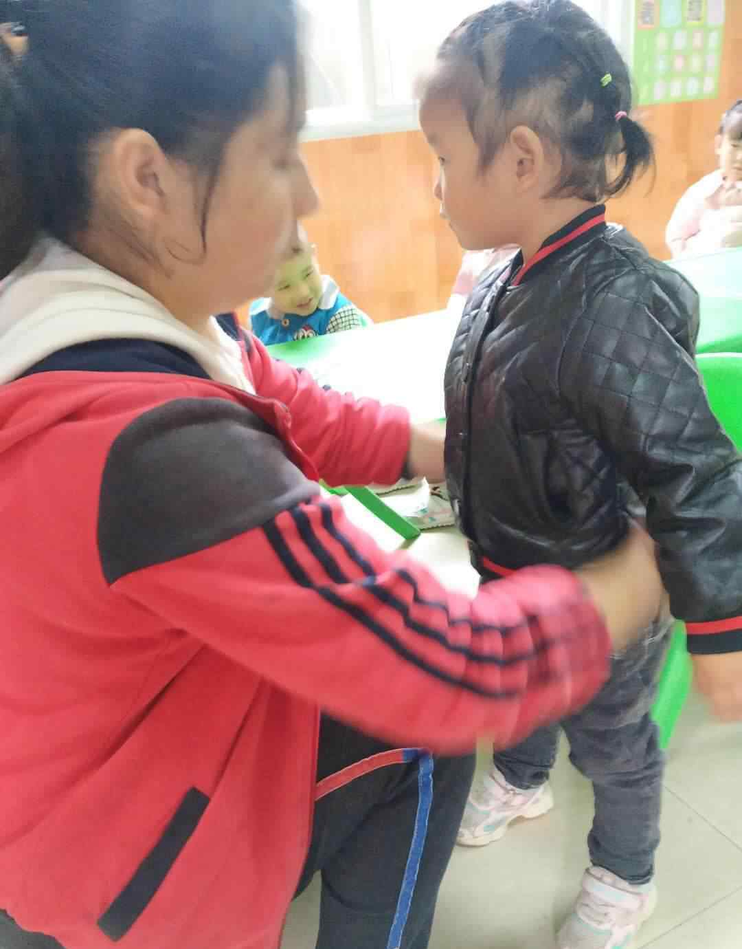 安全书包 小班安全教育《检查书包和口袋》