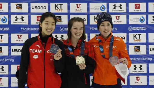 中国女子短道速滑队 中国姑娘好样的！道速滑中国女子3000米接力夺冠