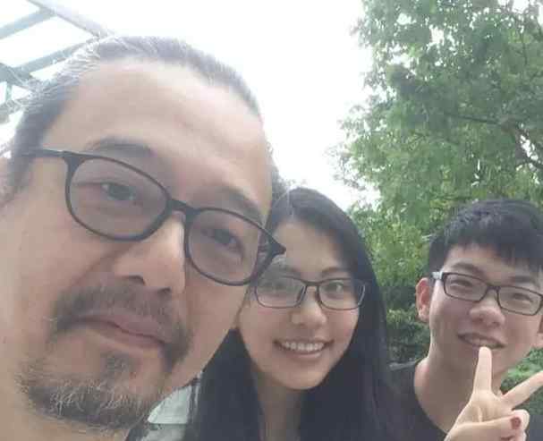 傅老大 《余罪》中傅老大的丸子头发型图片 示范男生丸子头如何扎