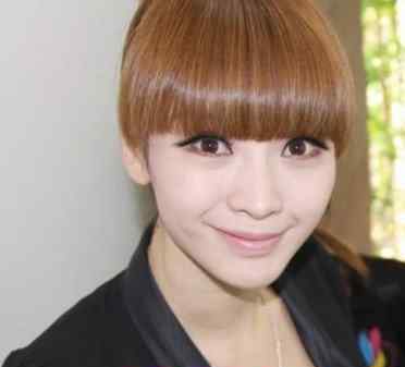 柳岩资料 美女主持人柳岩个人资料以及照片