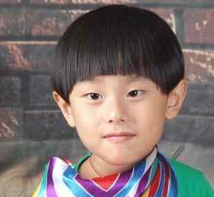 小孩图片大全可爱萌萌 西瓜太郎儿童发型照片 萌萌的超可爱