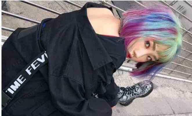 极光色 时尚极光色动感少女短发发型欣赏