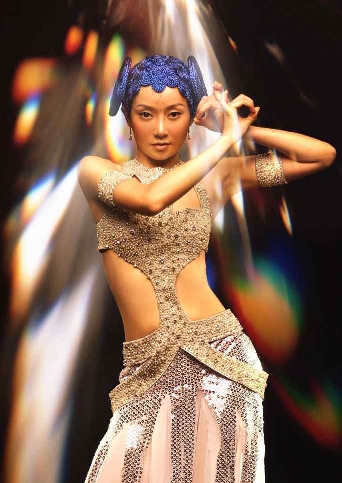 周鹏结婚 萨顶顶老公是谁 萨顶顶结婚了吗