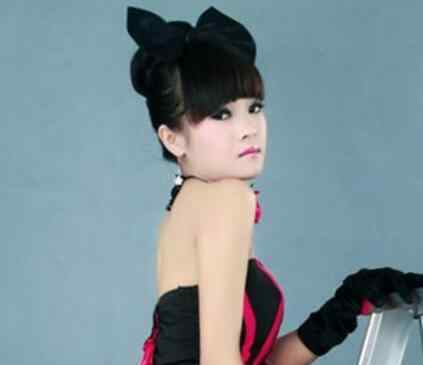 女童礼服 儿童礼服适合什么发型 儿童礼服发型扎法效果图