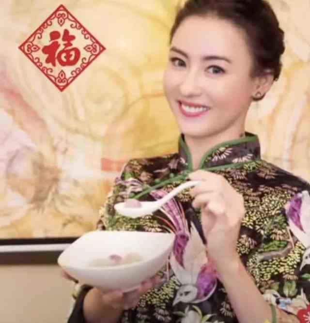 张柏芝的比是粉色的 张柏芝新造型又火了 打扮时髦年轻有活力一年比一年漂亮