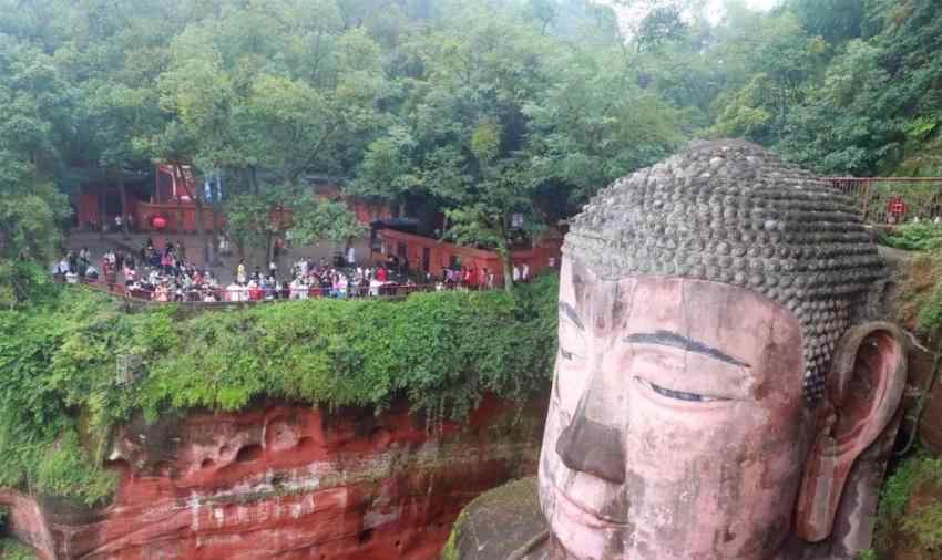 稻城亚丁风景区 四川继续“红”，至少8个景区限流；游客已杀拢稻城亚丁，首个高峰到