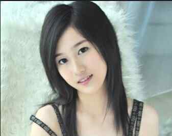 脸小的女生适合什么样的发型 脸小头发少的女生适合什么样的发型