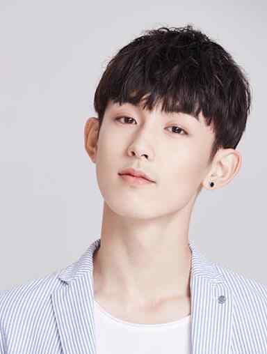 杨严 长春市二实验中学校草郭俊辰