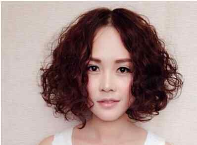 短发烫发图片小卷洋气 短发小卷烫发发型的图片 看看哪款更洋气