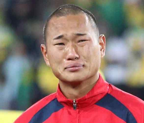 南非世界杯足球 南非世界杯"一哭成名"，10年后他过得怎么样？跨国迎娶漂亮空姐