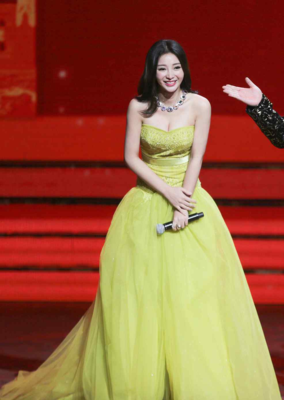 柳岩辽宁春晚 2016柳岩主持辽视春晚 吴亦凡《bad girl》劲爆安徽春晚