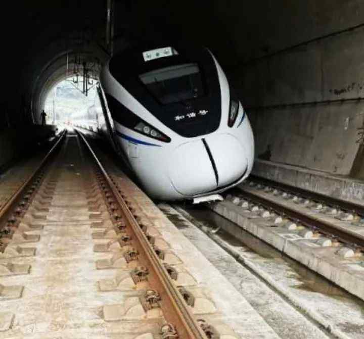 脱线 突发！一动车组脱线？！官方通报来了……