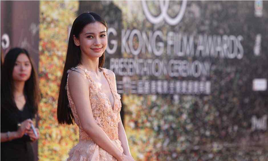 第33届香港电影金像奖 33届香港电影金像奖 Angelababy深V秀半球长裙靓绝红毯
