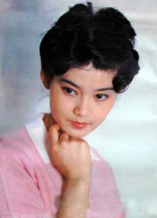 方舒现状图片 何晴潘虹单身 20年前那些曾惊艳过时光的女星现状
