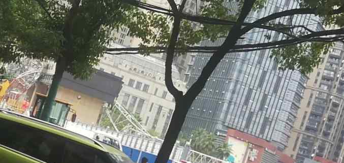 塔吊倒塌 突发！武汉一工地塔吊倒塌，有人员受伤