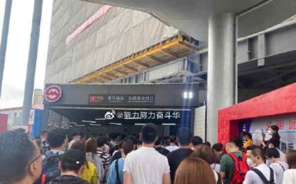 上海一号线 今日早高峰上海地铁1号线设备故障，延误近1小时后故障排除