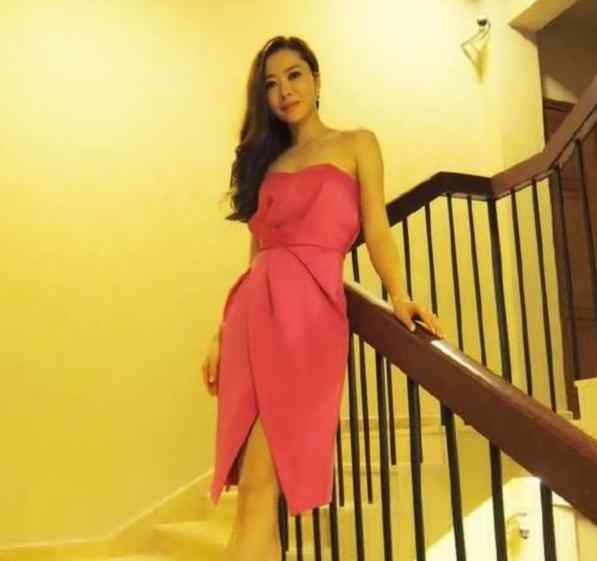 熊黛林性感照片大全 熊黛林美艳自拍照露傲人巨乳 妩媚性感遭网友催婚
