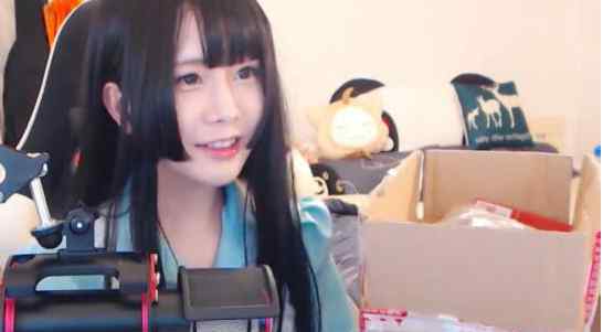 小漠照片 轩墨宝宝第一次给了小漠 全民TV伪娘主播人气狂升