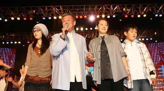 赵本山前妻葛淑珍 赵本山前妻葛淑珍曝光 离婚后曾摆摊卖袜子