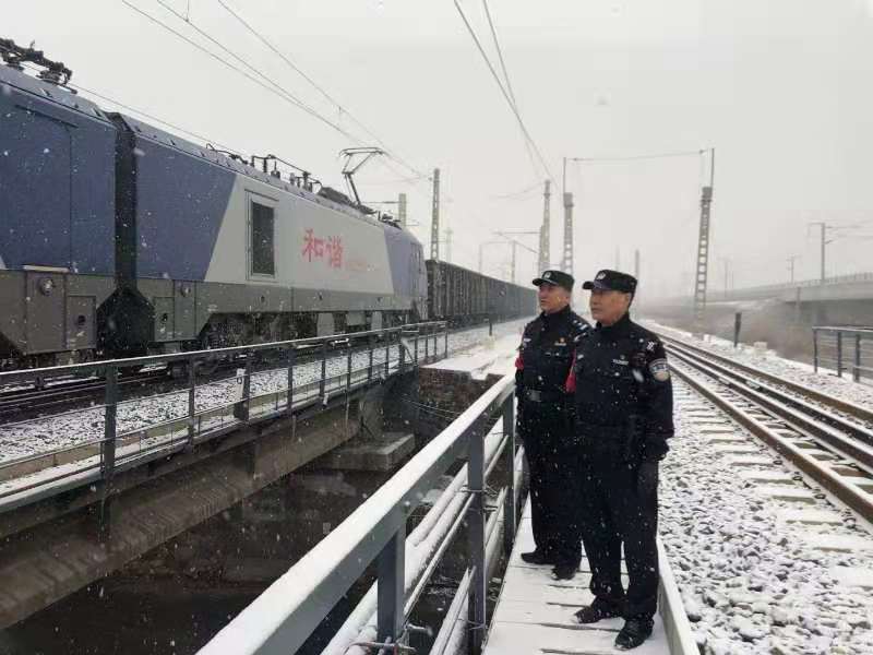 应对初雪 北京铁路警方已启动应急预案