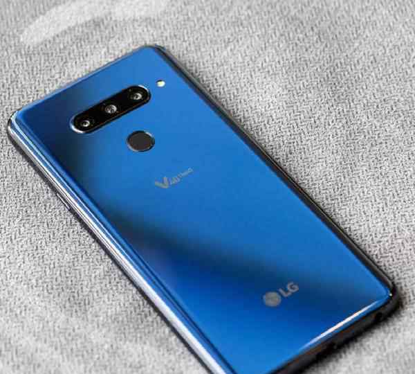 海外好几家新闻媒体释放V40入门感受或评测