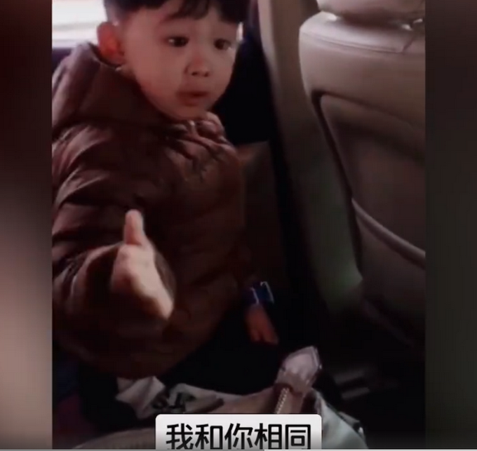 东北姐弟在车上吵架 姐姐一招制敌：我爱学习你爱吗 网友笑翻