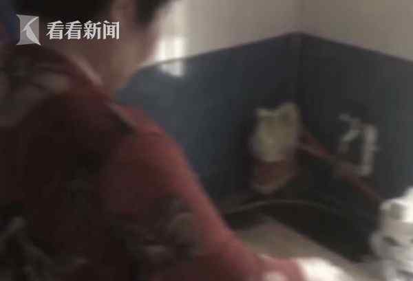 男童吃奶奶做的炸薯条后狂吐 父亲到厨房一看真相让人窒息