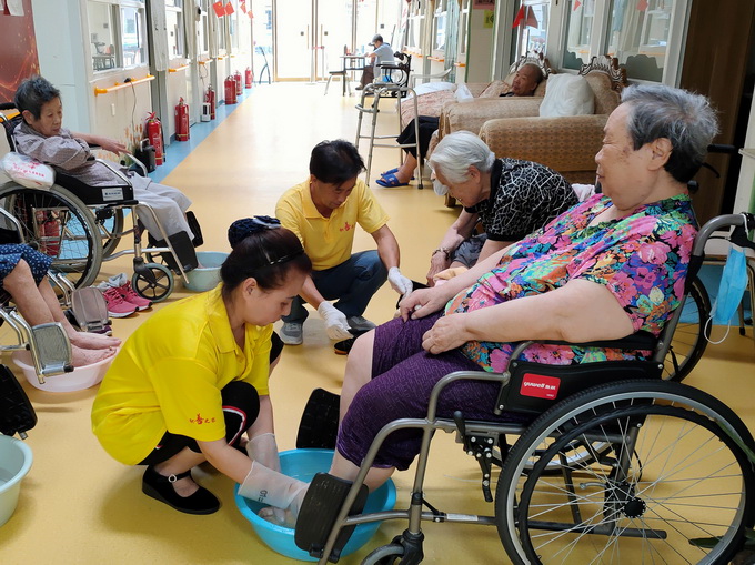 北京鼓励高素质人才从事养老服务业 应届生入职奖励最高达6万元