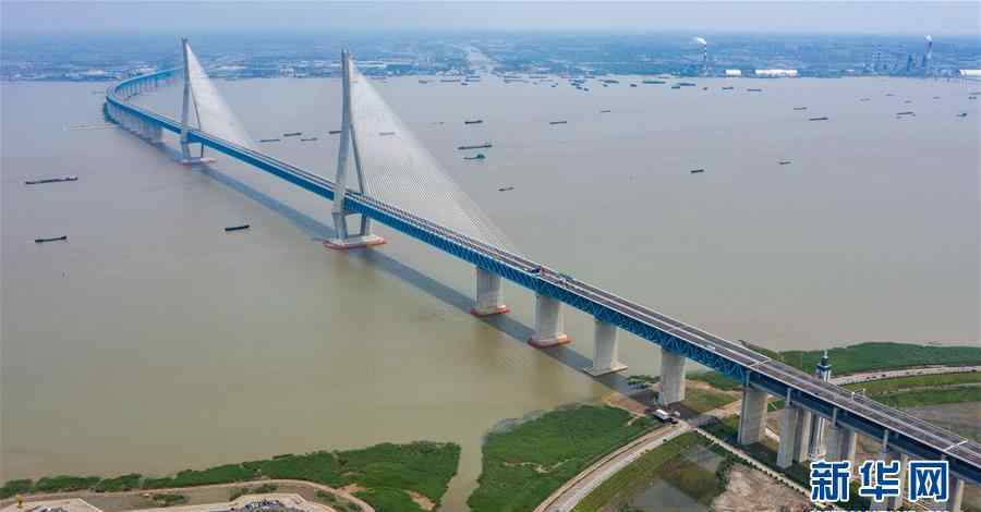 长会口大桥 虹起巨龙之口——沪苏通长江公铁大桥开通运营