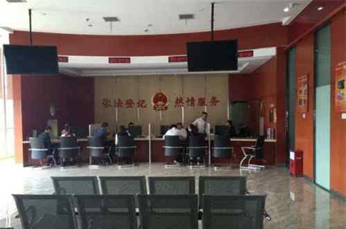 如何办理结婚证 差一岁怎么申请结婚证 领结婚证的流程