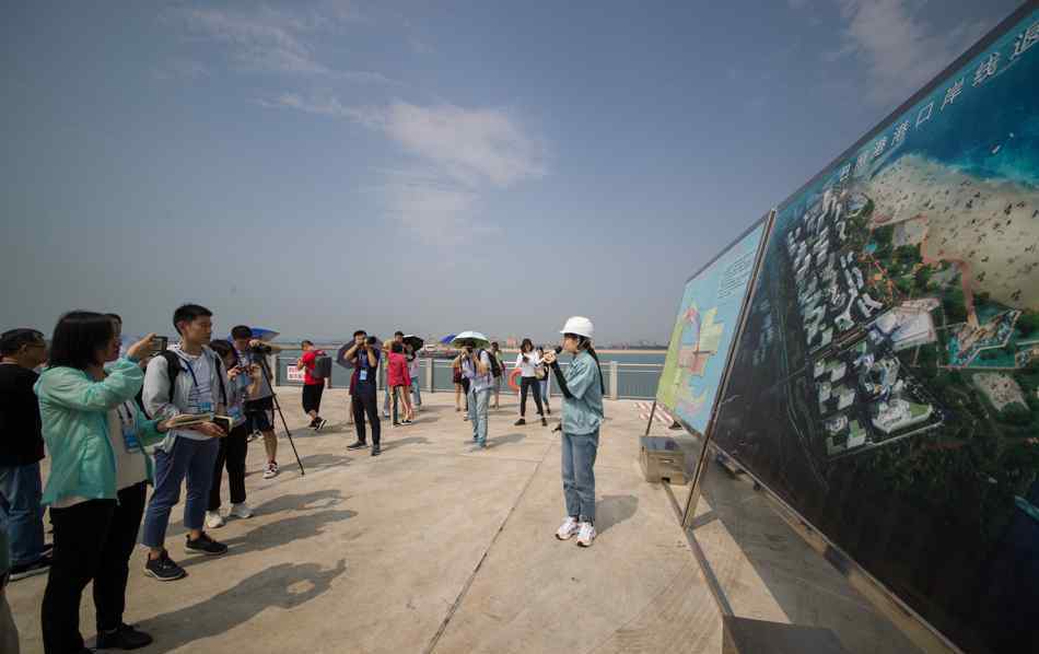 济南月亮湾 【我爱这片蓝色的国土】退出一片海 还海一湾蓝，昔日煤堆场变身美丽“月亮湾”