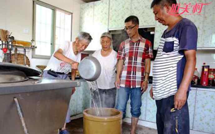 七旬老人是多大 七旬老人苦守山梁15年 15年如一日坚持不懈提供免费茶水