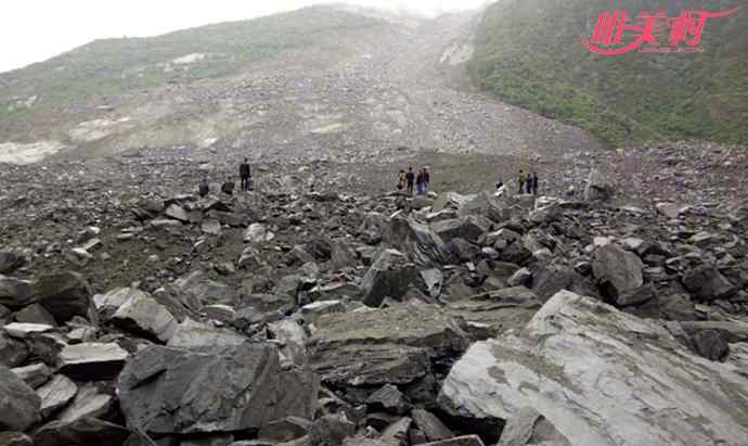 新磨村 茂县村民8位亲人被埋 山体垮塌新磨村如一把大火往前推