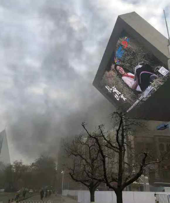 滚滚黑烟！北京世贸天阶发生火灾 目前已被扑灭 现场画面曝光