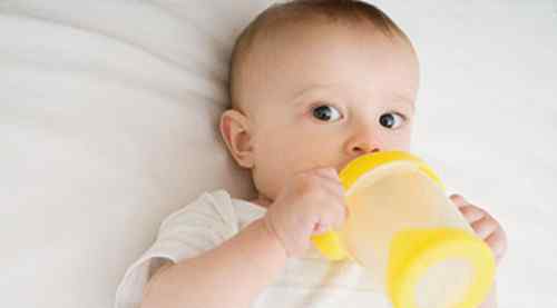 宝宝不吸奶瓶怎么办 婴儿不吸奶瓶怎么办 五个应对宝宝不吸奶瓶的小技巧