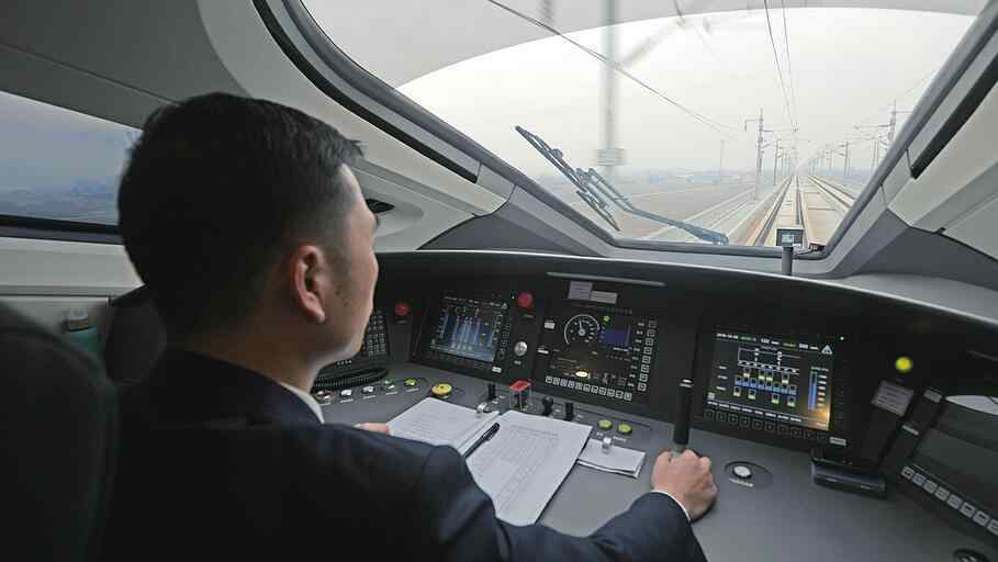 更高速度试验列车 83分钟速度与“济青” 记者跟随试验列车体验济青高铁全新速度